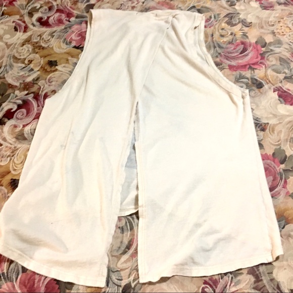 “Graphic” Tank Tee Skull - Picture 2 of 9